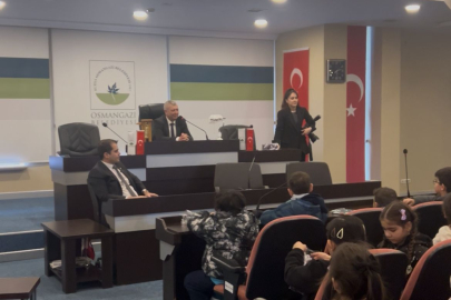 Mutlu Esendemir, Merinos İlköğretim Öğrencilerini Osmangazi Belediyesi’nde Ağırladı