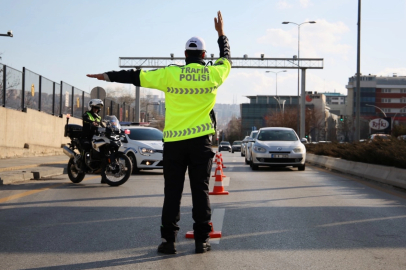 Trafikte yeni düzenleme! Artık bunu yapanın ehliyeti iptal edilecek
