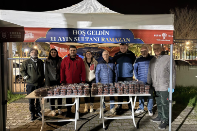 CHP Nilüfer Gençlik Kolları 64 Mahallede: Başkan Mustafa Bozbey’in Tatlı İkramı ve Halk Buluşmaları