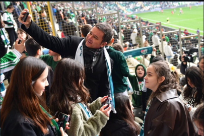 Başkan Aydın’ın Bursaspor Sevgisi Tribünlere Yansıdı: Çocuklarla Omuz Omuza Şampiyonluk Coşkusu