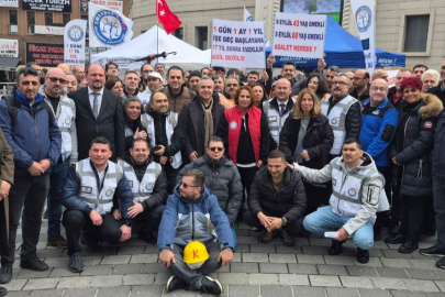 Özgür Erdursun Bursa’da Kademe Emeklilik Taleplerine Destek Verdi