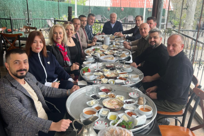 Bursa'da dikkat çeken kahvaltı: Önemli isimler aynı masada