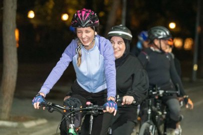 İzmir'de görme engelliler Kültürpark’ta pedal çevirdi